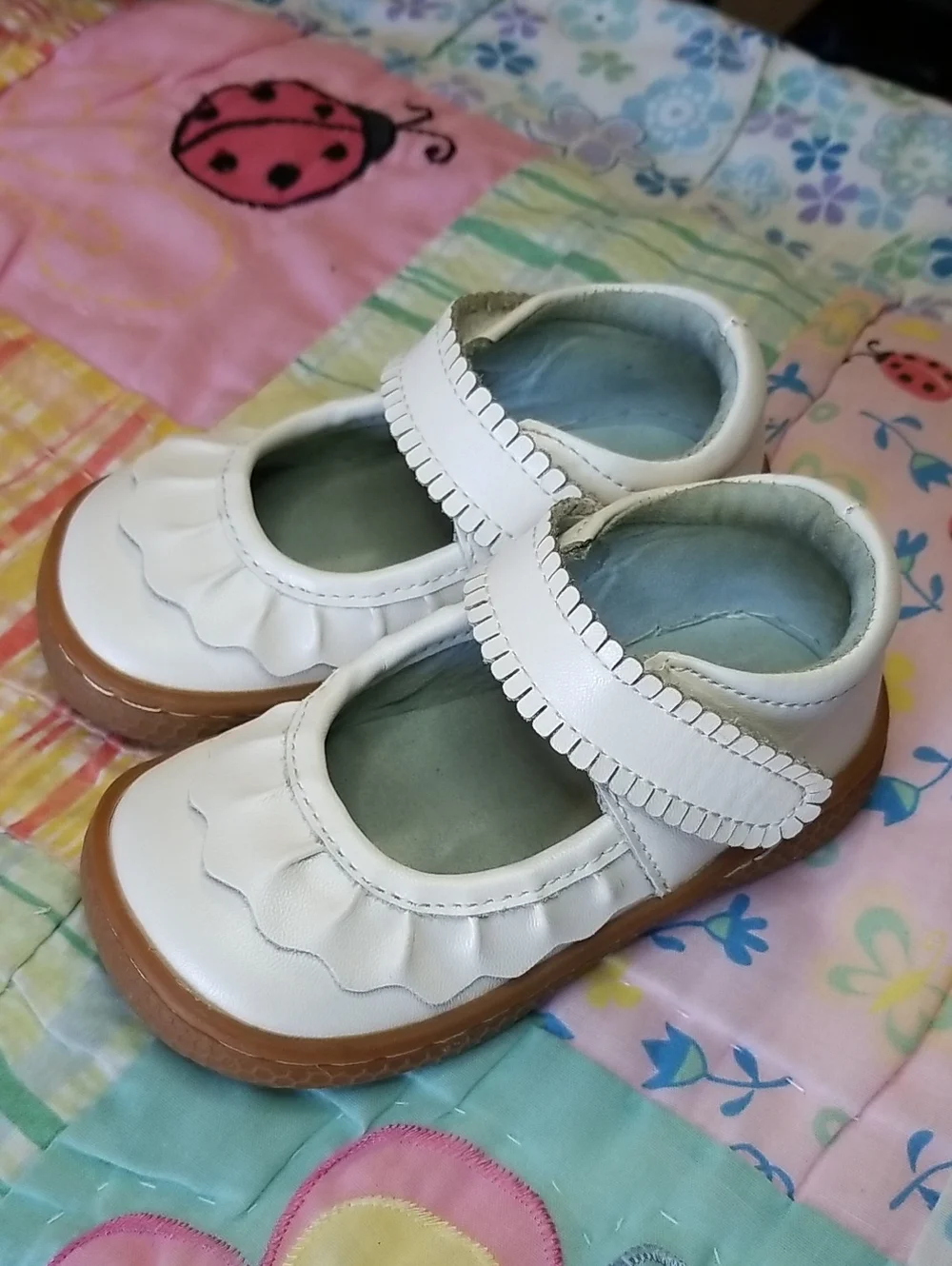 Livie & Luca White Leather Mary Jane Shoes with Ruffled Strap Size 4 Ruche
